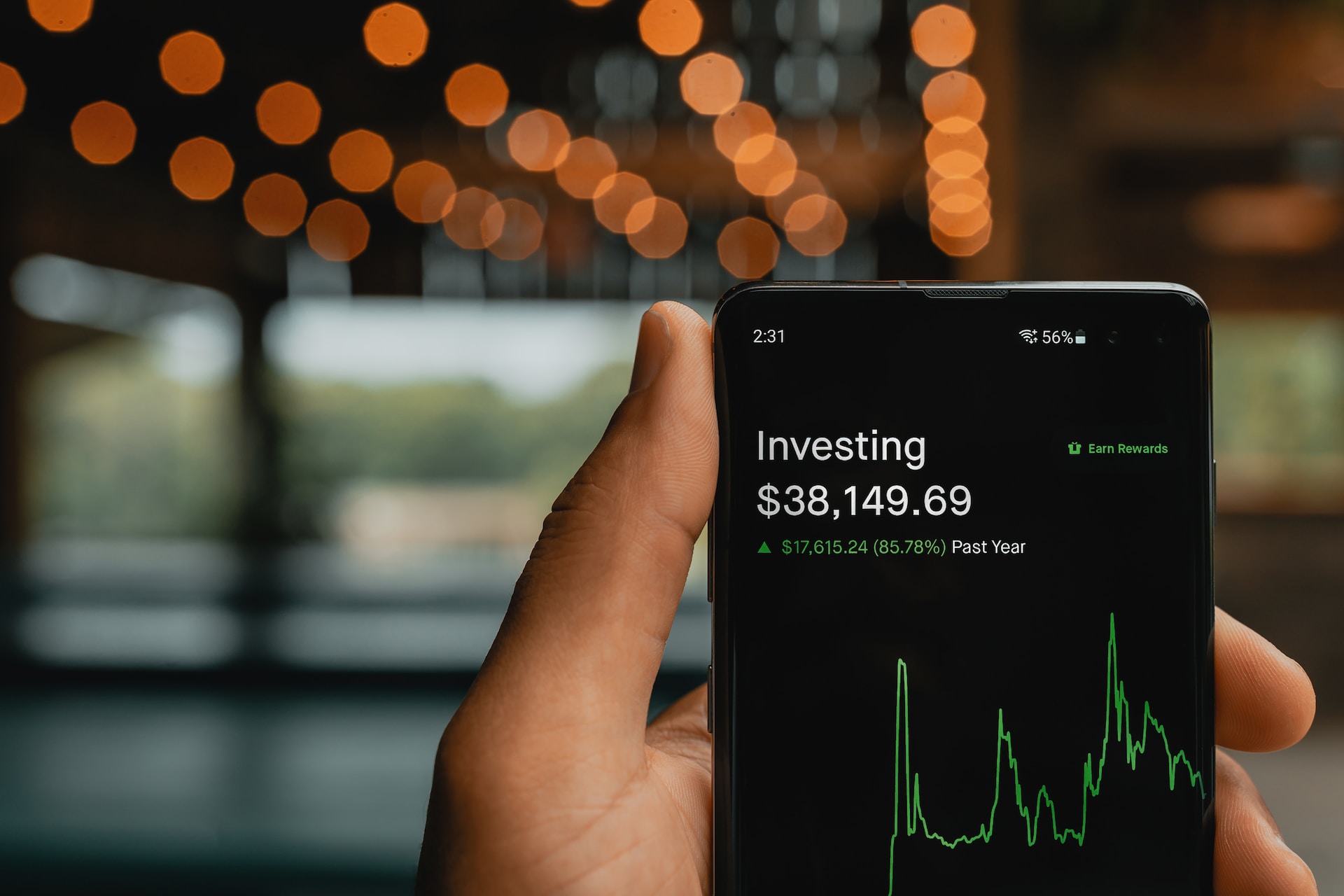 investing, smartphone, handen